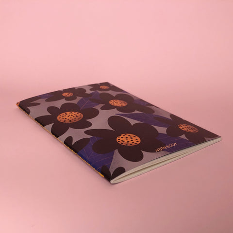 Тетрадь А5 "Black flowers" (точка)